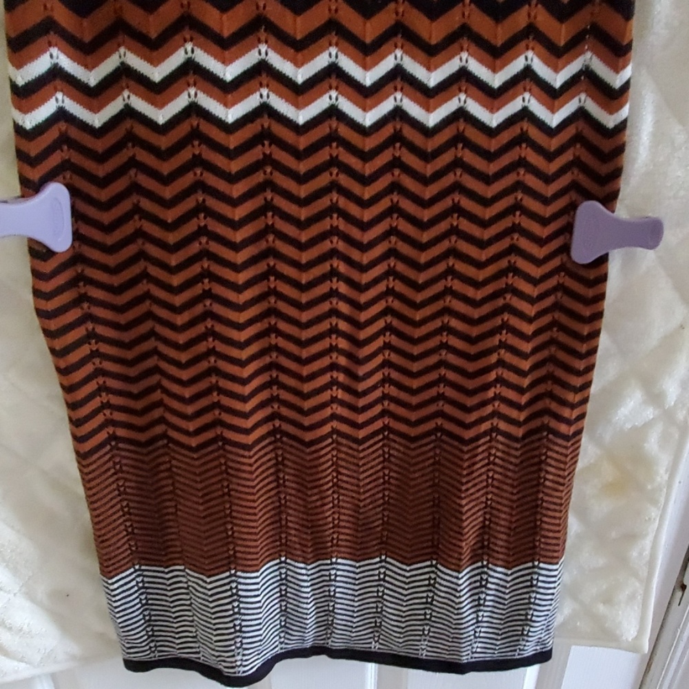 Beautiful dress - Picture 3 of 5